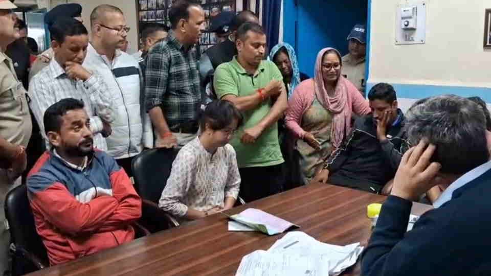 Chamoli News Three days after death of mother newborn also died Parents Ruckus In Hospital