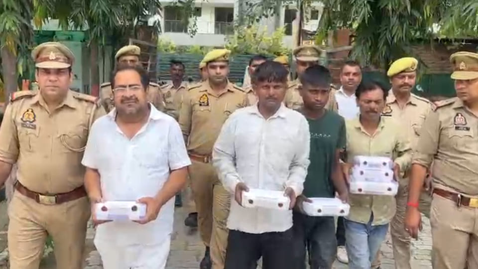 Kanpur: Police arrested accused of stealing Rs 25 lakh from the house of a retired defense personnel