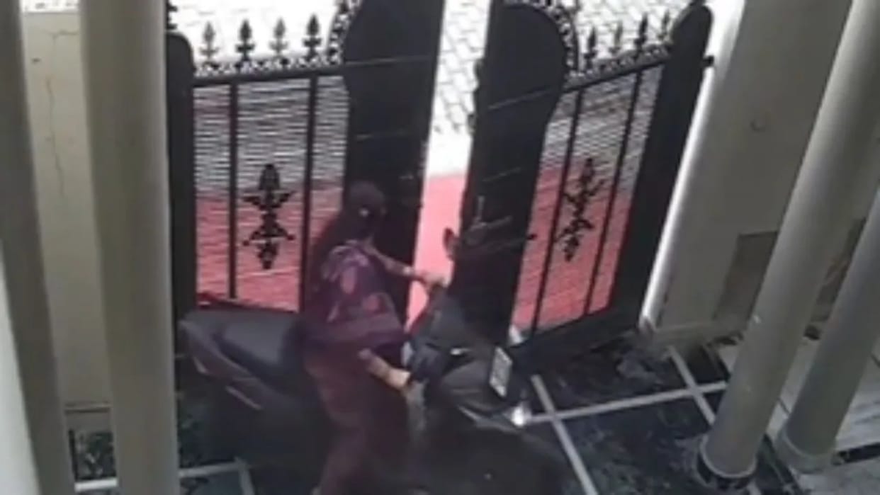 Woman was showing tricks while driving fell straight on her face Video goes Viral on Internet