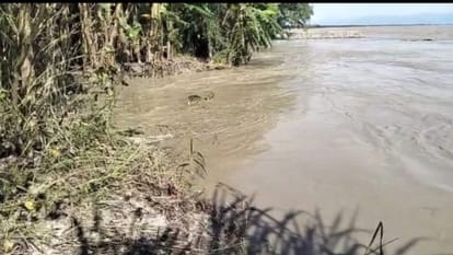 Flood alert deoha river water reached Pilibhit Bisalpur road