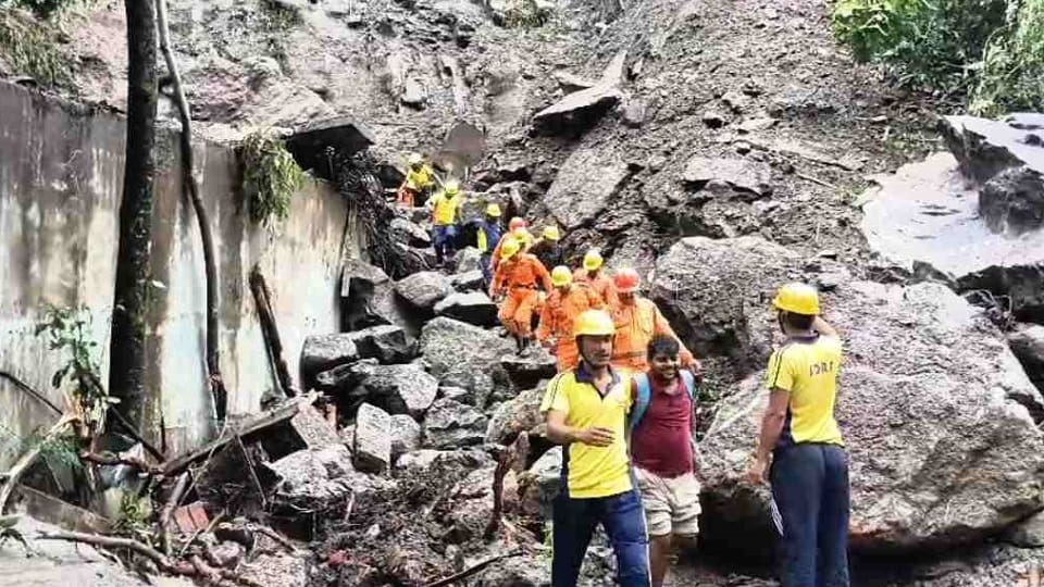 11 employees came out of the power house in dharchula Pithoragarh