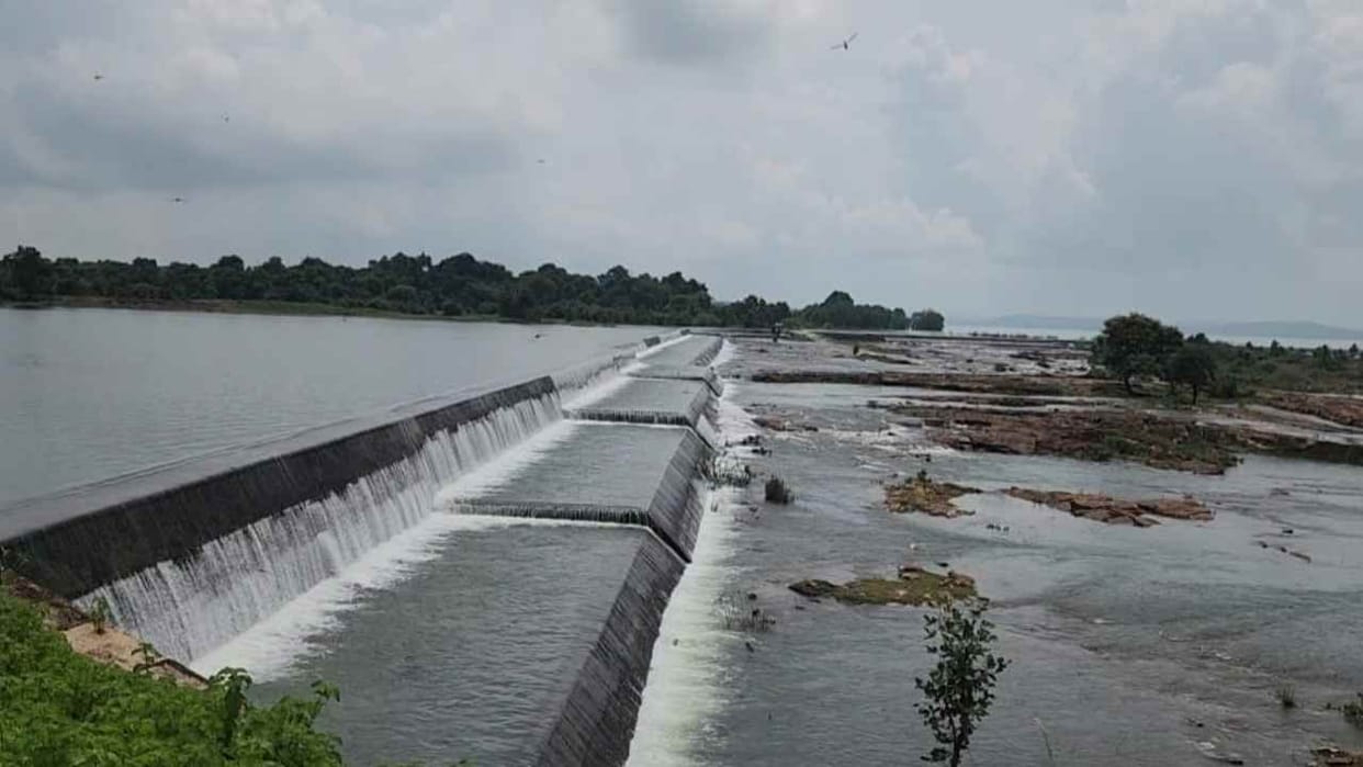 Tandula Reservoir Overflows Symbol of Prosperity in Balod Attracts Tourists