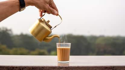 चाय में पहले अदरक जाएगी या दूध?