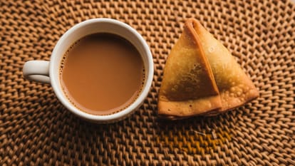 how to make perfect tea at home chai me pehle doodh dalen ya adrak