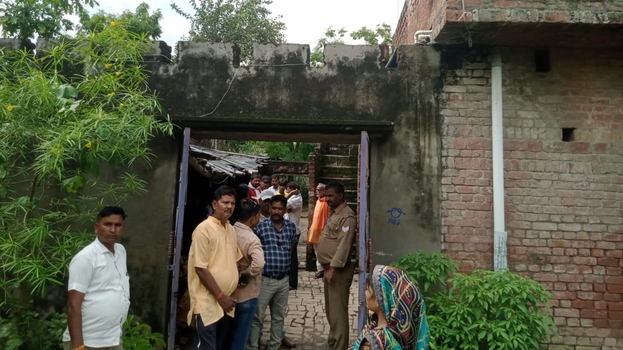 husband wife dies under suspicious circumstances dead bodied in the house in lakhimpur kheri