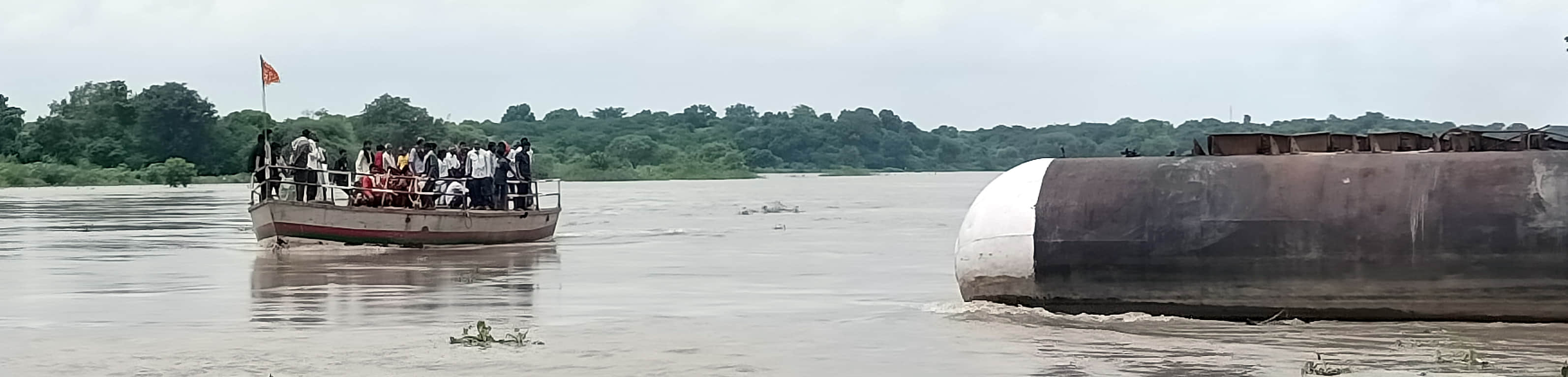 yamuna flood agra villages submerged temples damaged crops