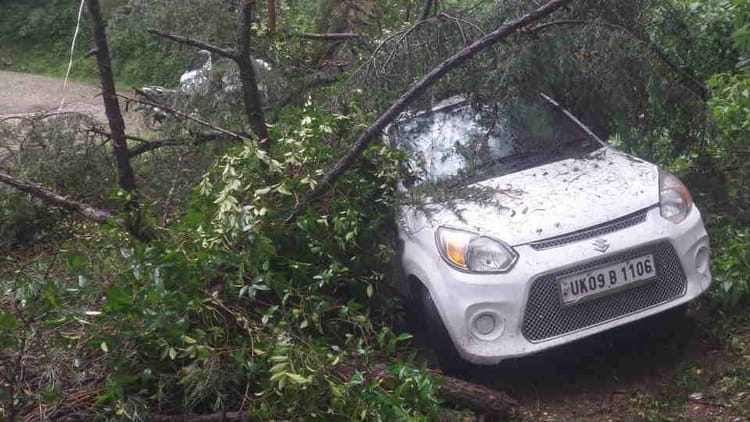 Uttarkashi: 10वें दिन भी नहीं खुला यमुनोत्री हाईवे, बिजली गुल, दीपक और मोमबत्ती के सहारे हो रही धाम में आरती
