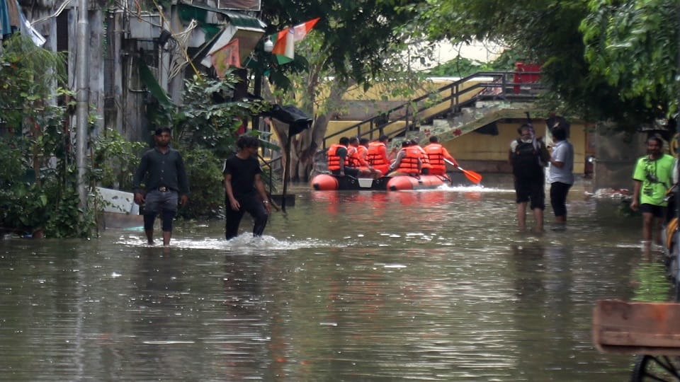 Yamuna bridge closed in Delhi more than 100 trains affected 50 trains cancelled 40 diverted