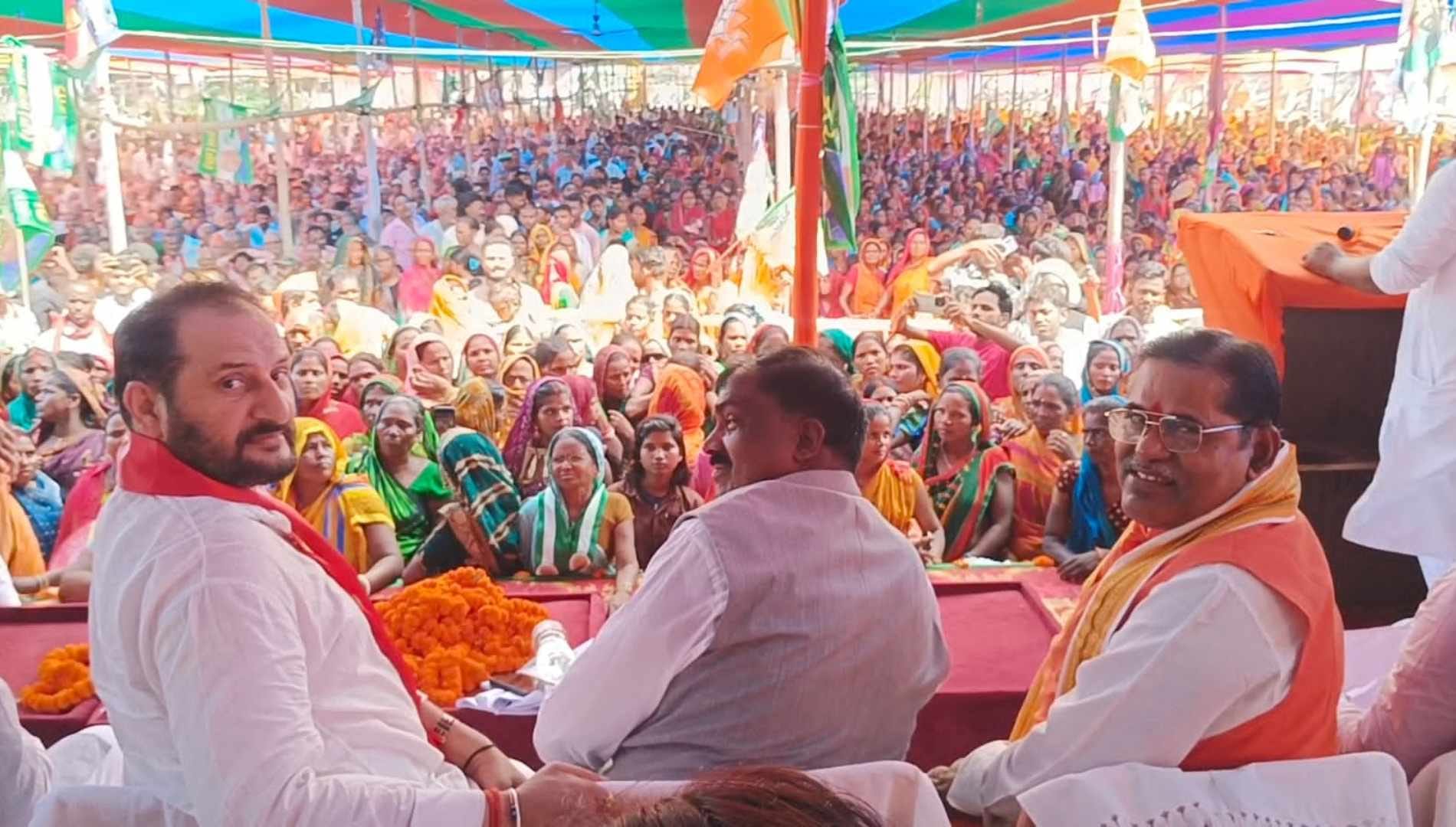 बिहार सरकार के पीएचईडी मंत्री एवं छातापुर विधायक नीरज कुमार सिंह बबलू ने साधा निशाना