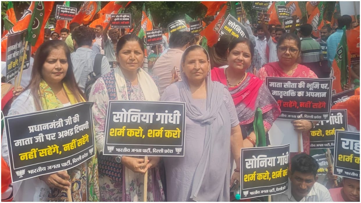BJP Protest: Angry women took to streets after indecent comment on PM Modi mother strong protests across Delhi