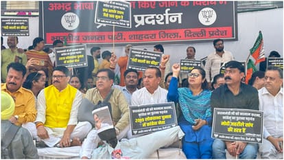 BJP Protest: Angry women took to streets after indecent comment on PM Modi mother strong protests across Delhi