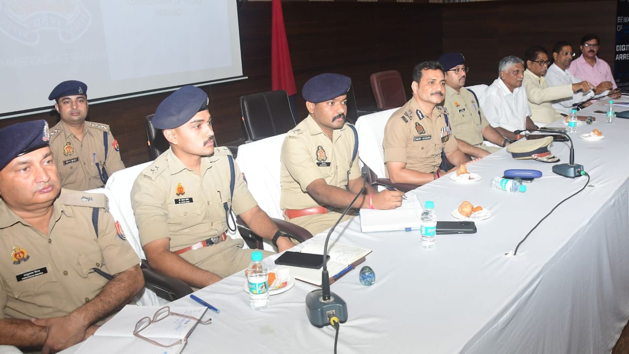 Varanasi News tight security in Kashi during festivals CP mohit agrawal made special plan held meeting traders