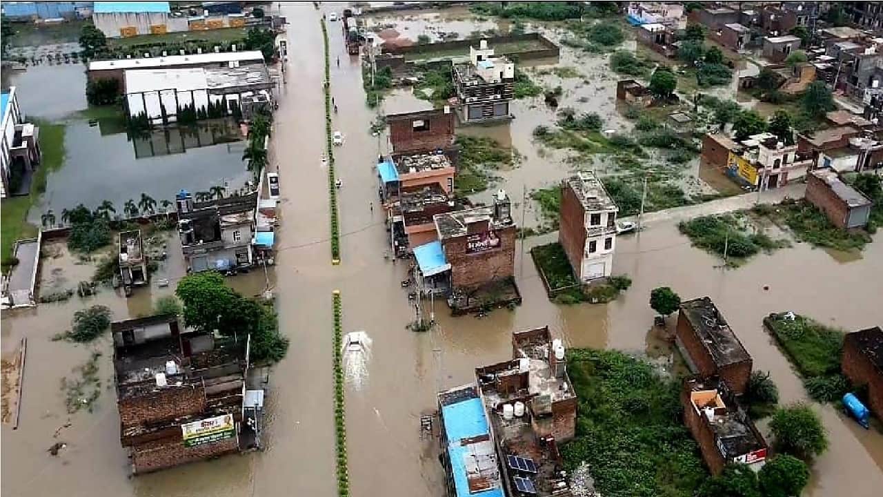 haryana flood River water left sand in the fields, potholes on the road, land erosion continues