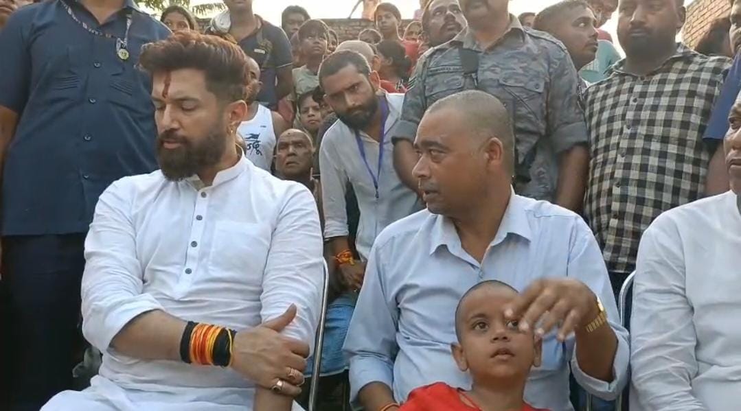 Bihar News: Chirag Paswan met the family members of martyr Kundan Kumar