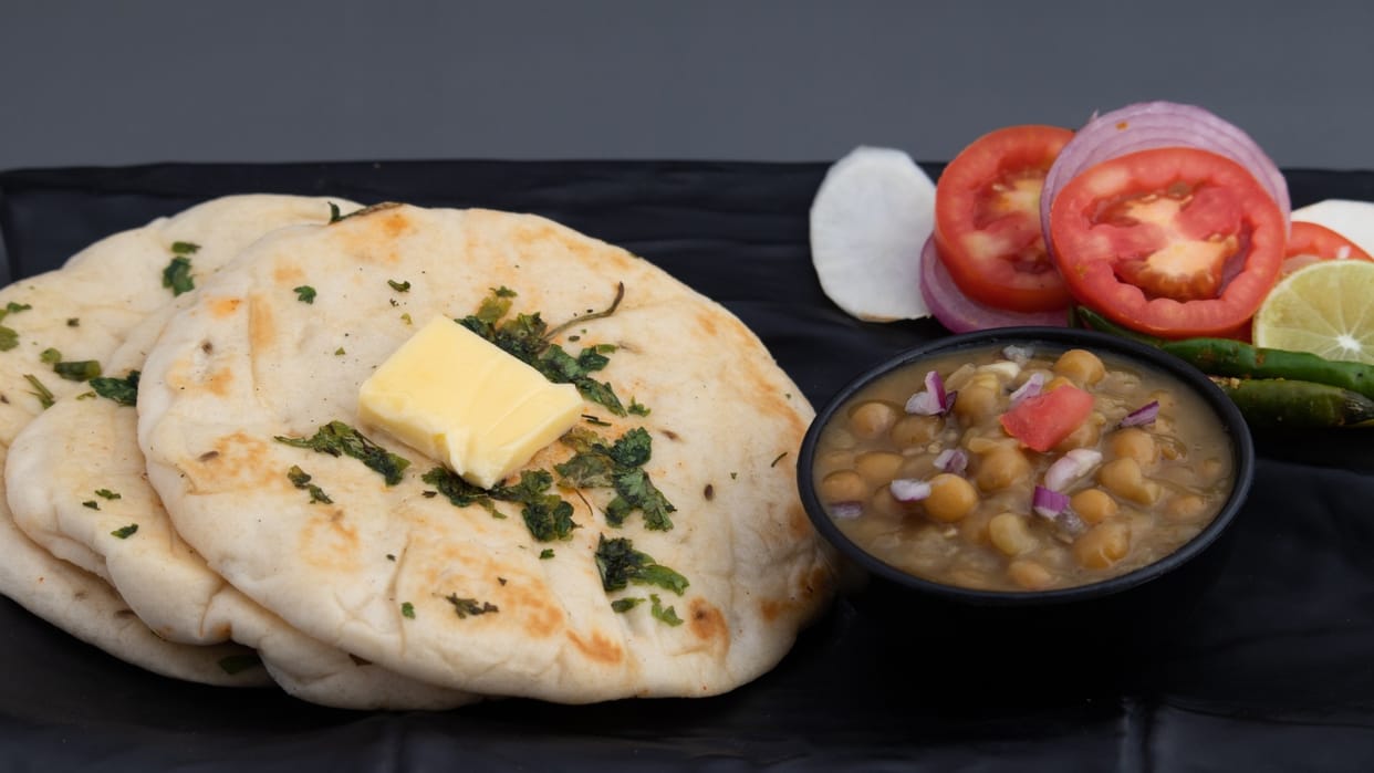 How to Make Delhi Style Chole Kulche At Home Recipe in Hindi Chole Kulche Banane Ki Vidhi