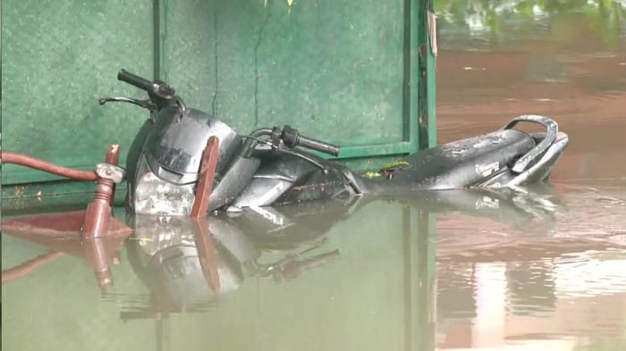 Delhi Flood News Update Delhi Civil Lines and many areas as water from overflowing Yamuna river see photos