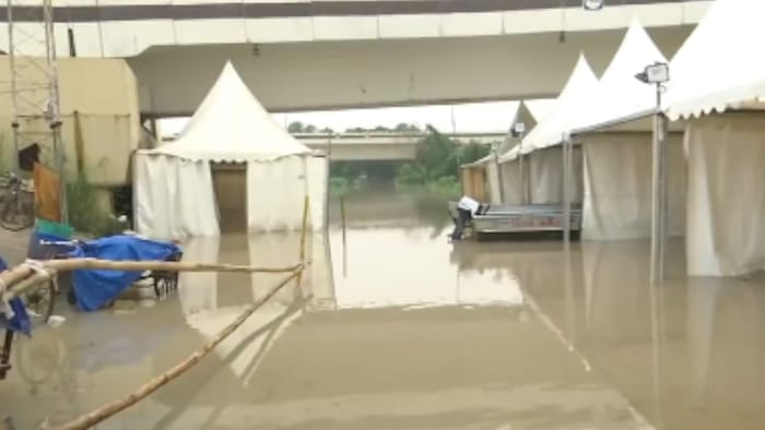 Delhi Flood News Update Delhi Civil Lines and many areas as water from overflowing Yamuna river see photos