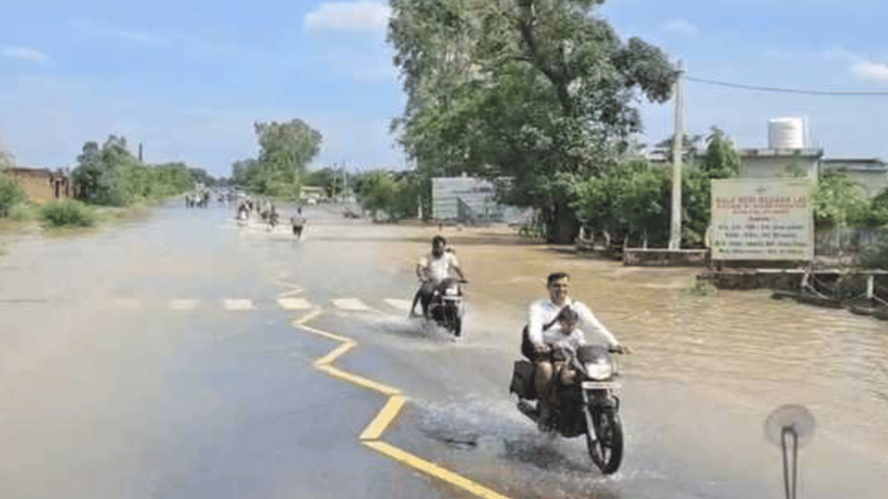More than 30 villages in the grip of flood in Pilibhi highways submerged