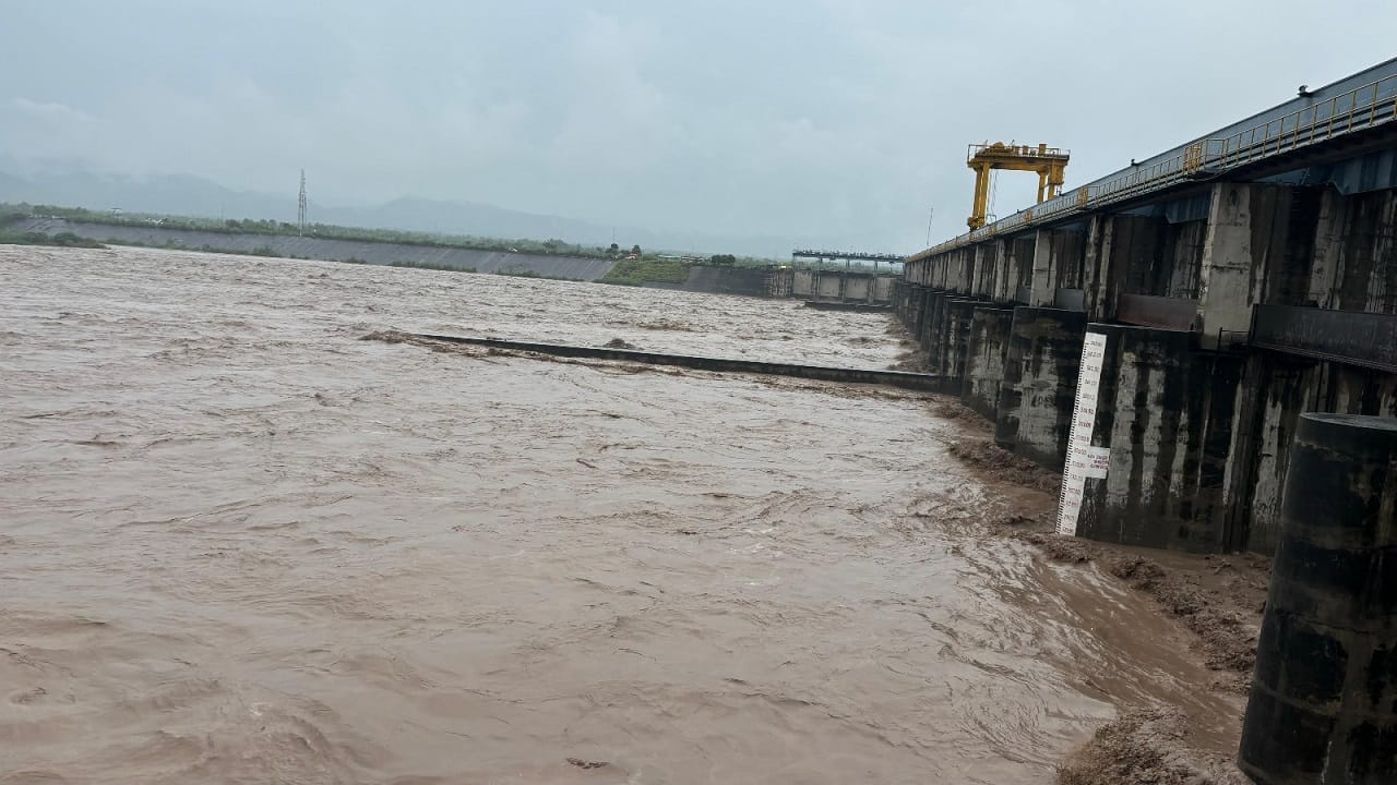 haryana flood River water left sand in the fields, potholes on the road, land erosion continues