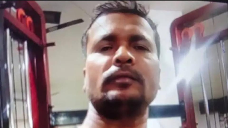 Gorakhpur husband killed wife Papa used to come home at midnight he used to shout at mummy daughter told story