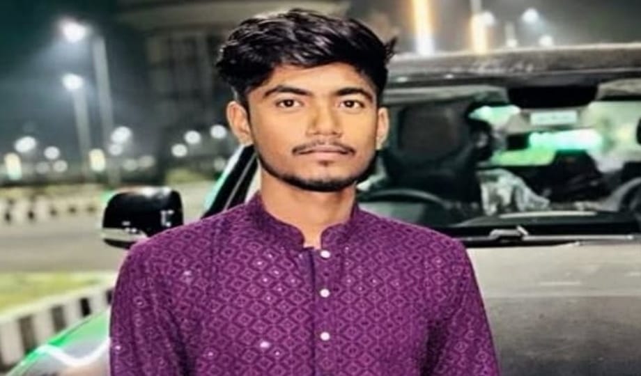 Bike rider dies after colliding with a divider, accident happened late night in Naini