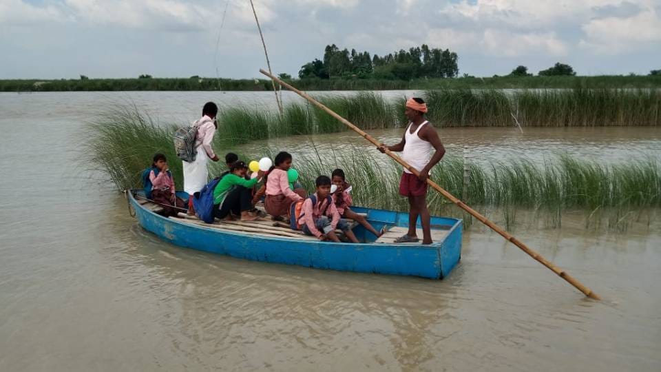 helplessness of flood victims amidst flow of Saryu in Ayodhya children go to school by boat risk their lives