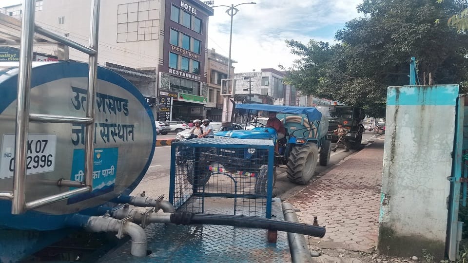 Water was distributed in the affected area through tankers in haldwani city