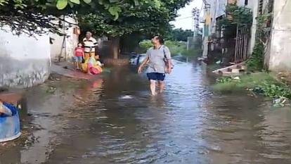 Mathura flooded due to rising water level of Yamuna