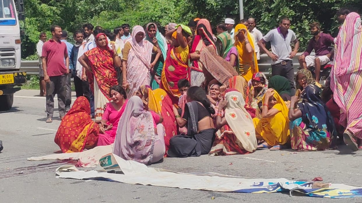 Kanpur Dehat Accident Farmer dies after being hit by a dumper family members block the road by placing body