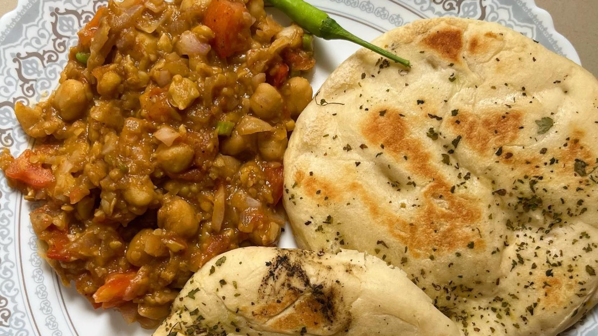 How to Make Delhi Style Chole Kulche At Home Recipe in Hindi Chole Kulche Banane Ki Vidhi