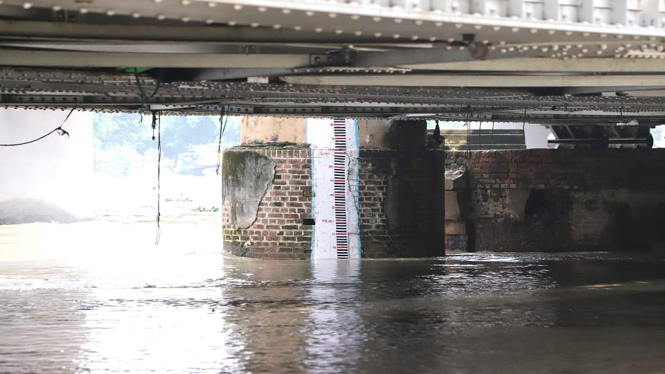Yamuna bridge closed in Delhi more than 100 trains affected 50 trains cancelled 40 diverted
