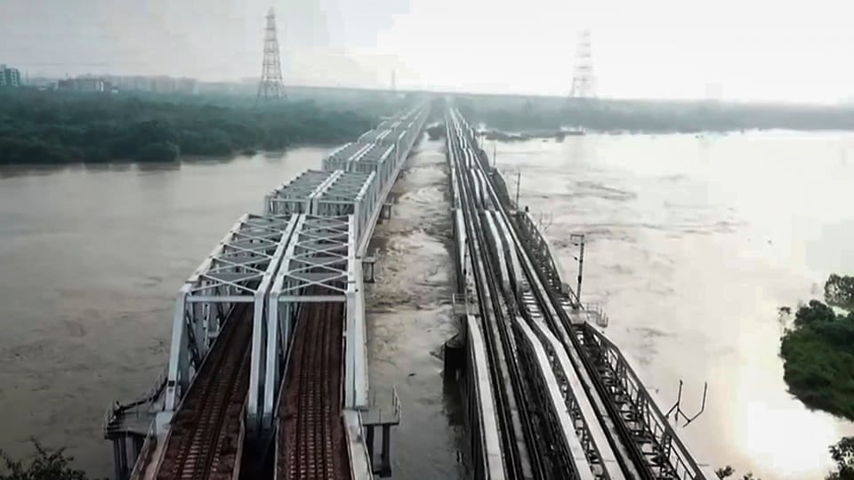 Yamuna bridge closed in Delhi more than 100 trains affected 50 trains cancelled 40 diverted