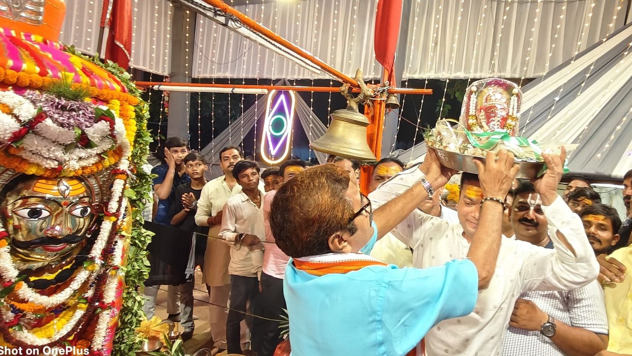 Tilkotsav of Shri Kapal Bhairav Tilakharu arrived with Tilak material in 101 plates got darshan in white cloth
