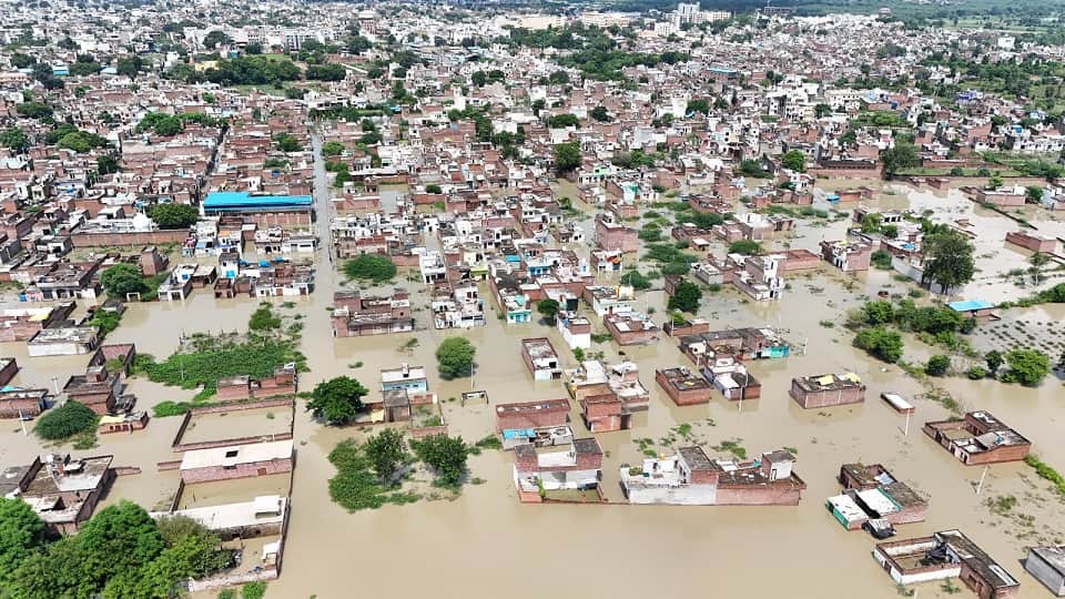 Flood in UP  high alert in Mathura-Vrindavan due to rising water level of Yamuna