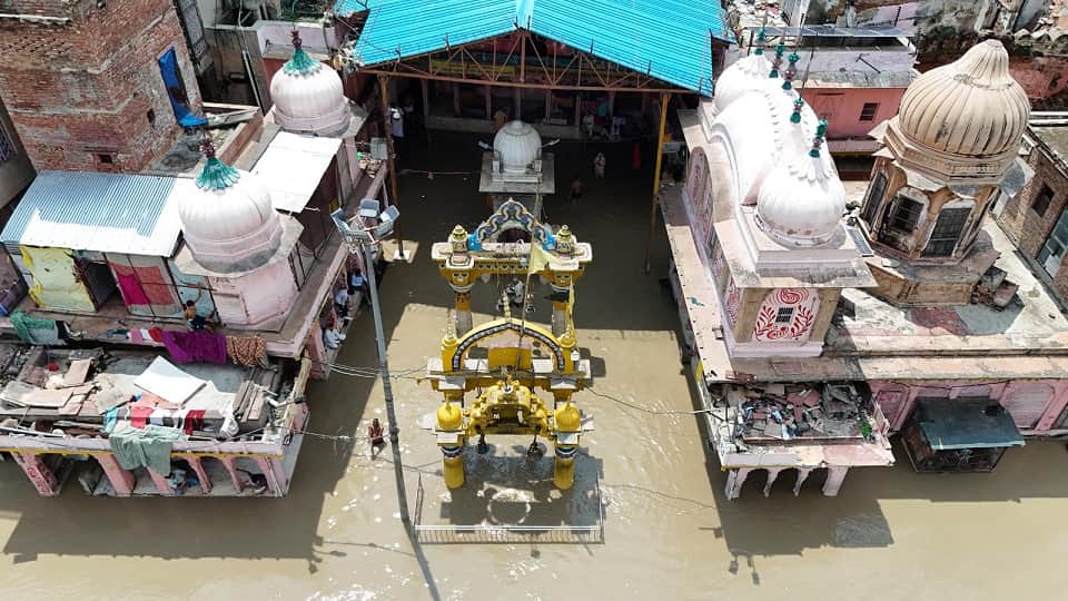 Flood in UP  high alert in Mathura-Vrindavan due to rising water level of Yamuna