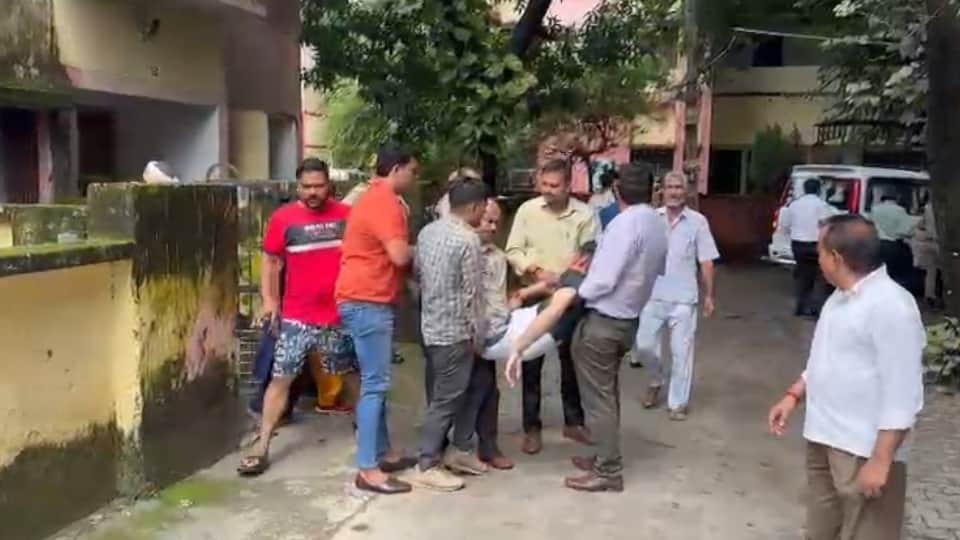 Naib Tehsildar committed suicide by shoot himself in Bijnor Loving and caressing younger daughter Shaavi
