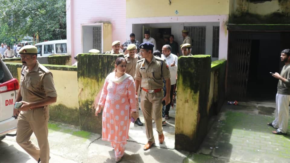 Naib Tehsildar committed suicide by shoot himself in Bijnor Loving and caressing younger daughter Shaavi