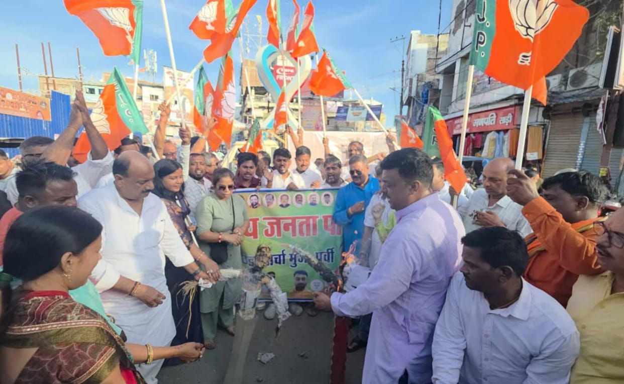 Protest in Muzaffarpur: Effigies of Rahul Gandhi and Tejashwi Yadav Burnt Over Remarks Against PM Modi