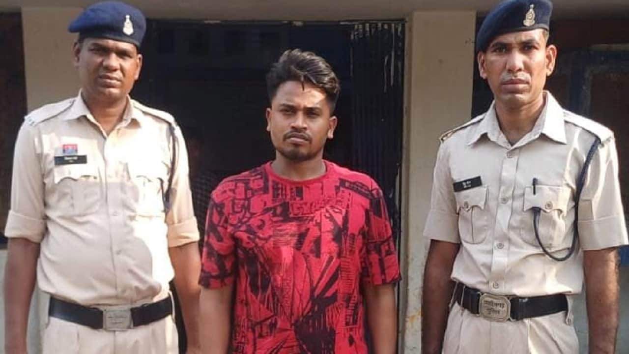 पुलिस की गिरफ्त में आरोपी गिरफ्तार