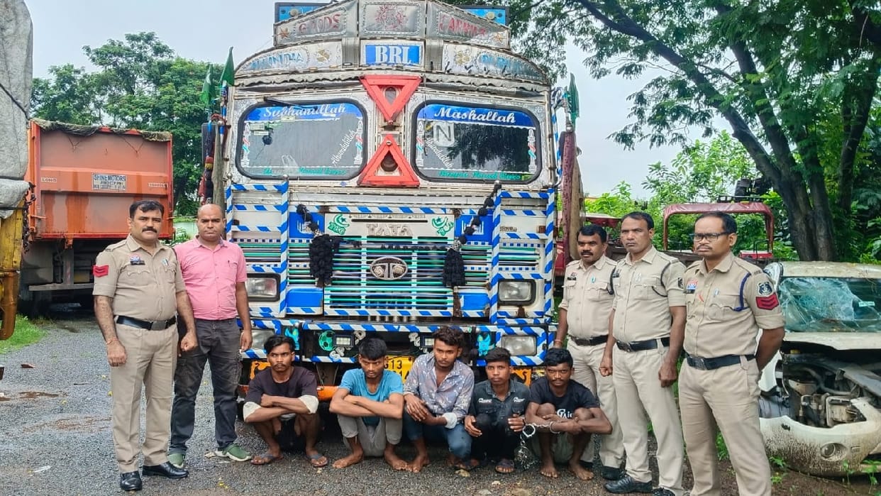 Five accused of truck theft arrested