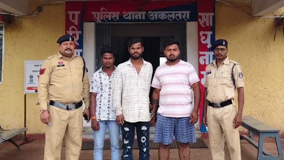 पुलिस की गिरफ्त में आरोपी