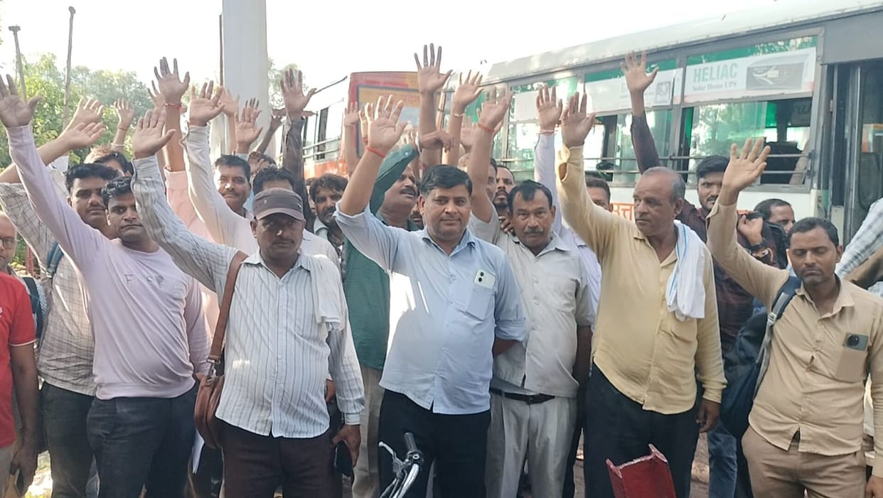 Roadways drivers blocked bus operation in Etah