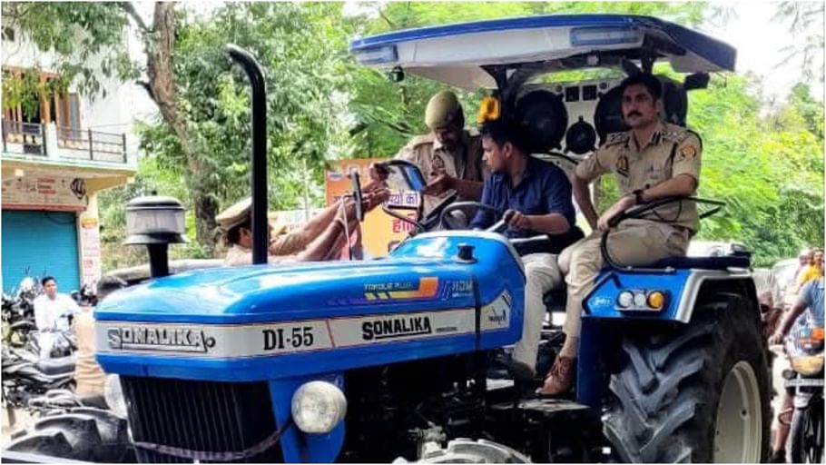 पीलीभीत में बाढ़ से बिगड़े हालात: 30 से अधिक गांव चपेट में... हाईवे डूबे; ट्रैक्टर से पुलिस लाइन पहुंचे एसपी More than 30 villages in the grip of flood in Pilibhi highways submerged