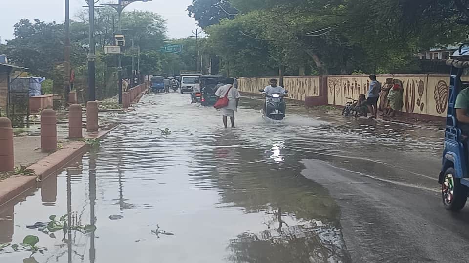 Flood in UP  high alert in Mathura-Vrindavan due to rising water level of Yamuna