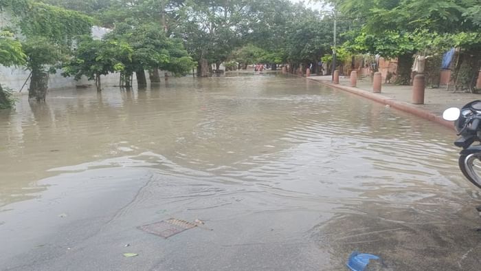 Flood in UP  high alert in Mathura-Vrindavan due to rising water level of Yamuna