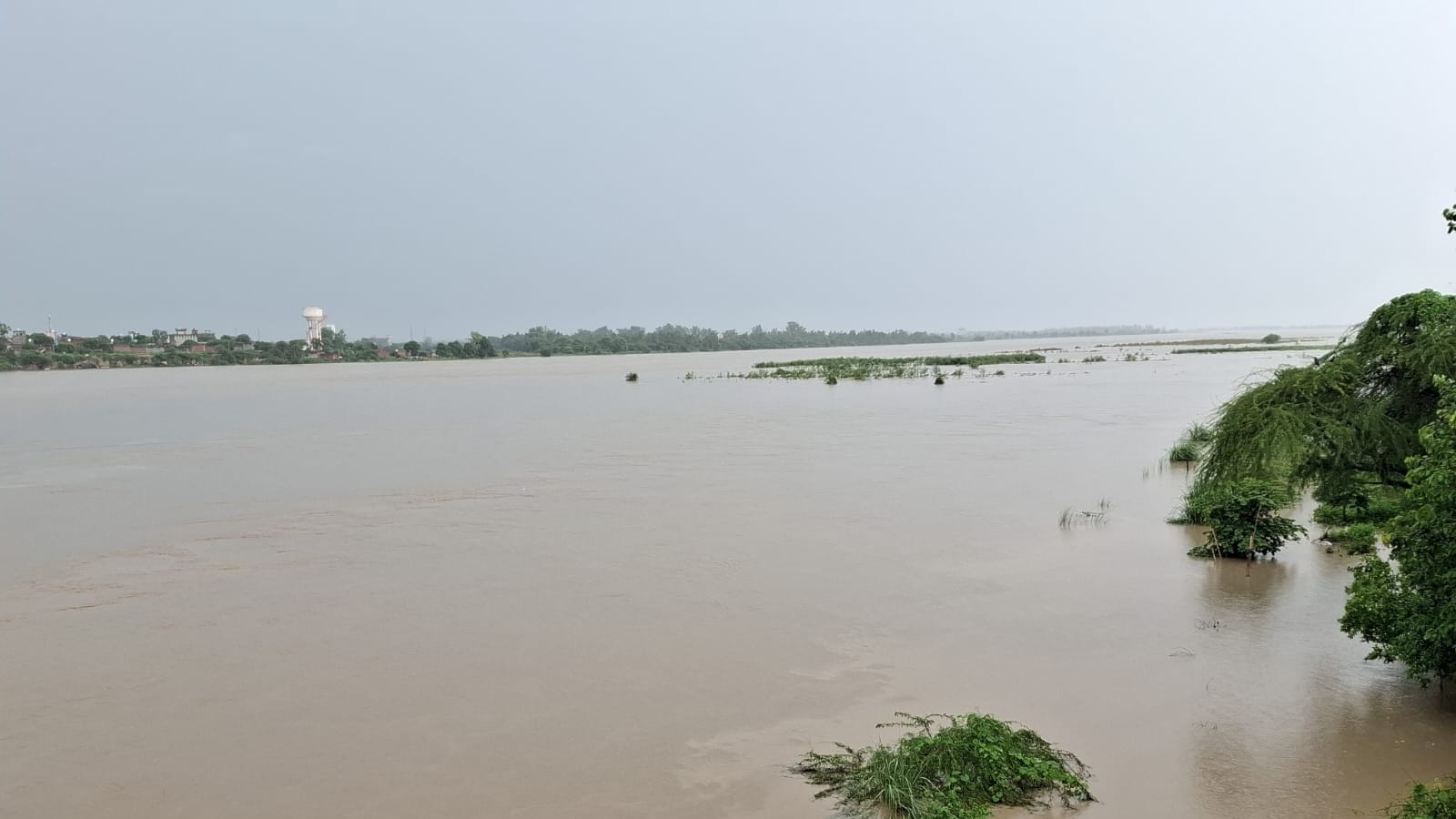 haryana flood River water left sand in the fields, potholes on the road, land erosion continues