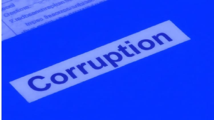 Bihar News: अवैध वसूली करते पकड़ा गया था अधिकारी, सरकार ने किया बर्खास्त, हाथ से गई सरकारी नौकरी