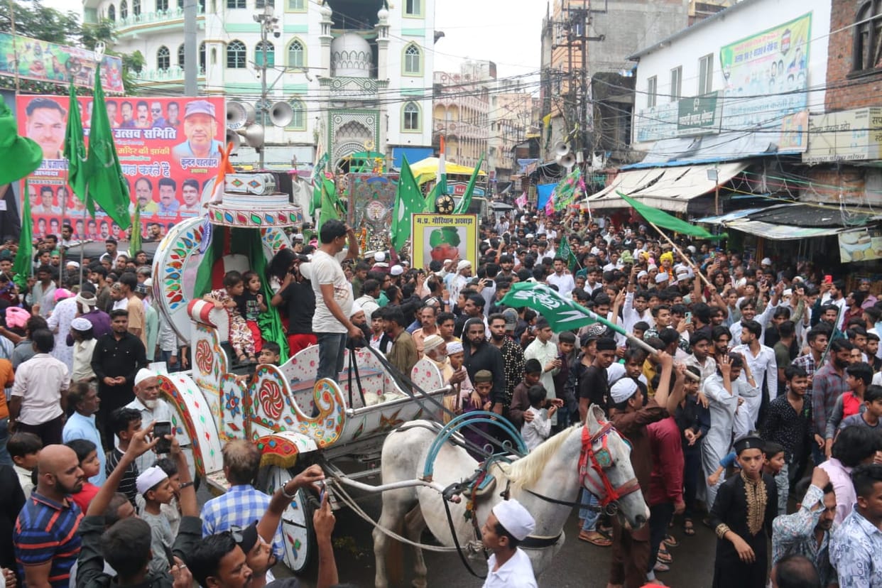 Bhopal: Processions took place in Bhopal on Eid Milad-un-Nabi, langar was distributed, it passed through many