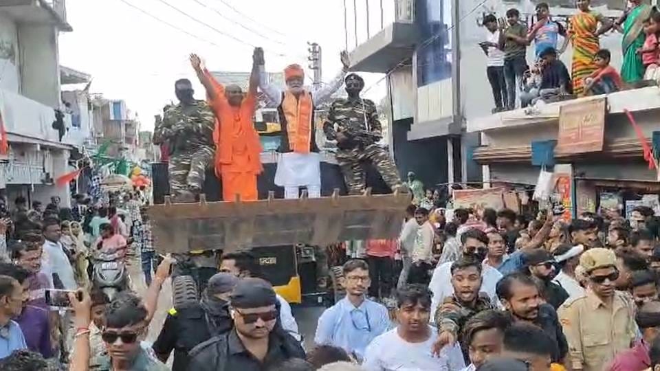tableaus of PM Modi and CM Yogi on bulldozer were center of attraction In Jal Vihar festival of Raebareli