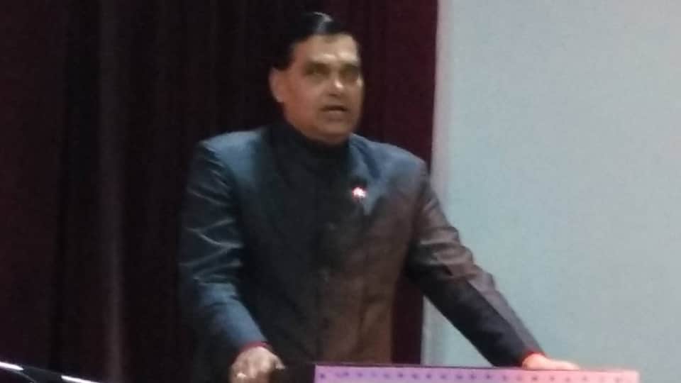 Know About 80 year old Dr. Vishnu Pandey senior teacher of Chandigarh